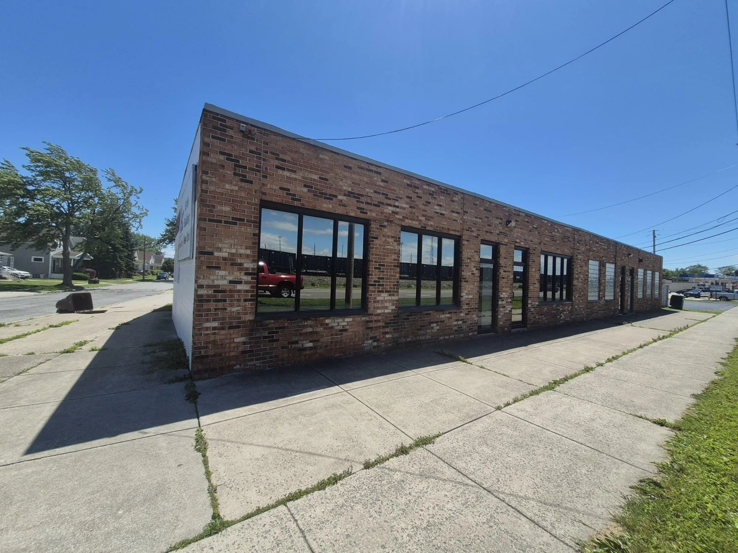 2363 Broadway St - 7,400+/- SF Multipurpose Commercial Building