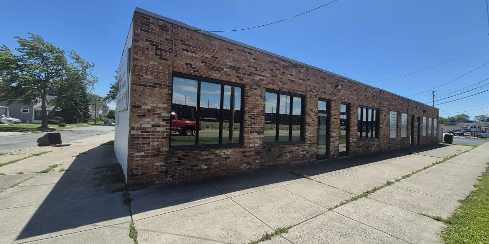2363 Broadway St - 7,400+/- SF Multipurpose Commercial Building
