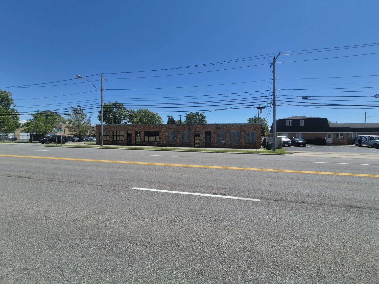 2363 Broadway St - 7,400+/- SF Multipurpose Commercial Building