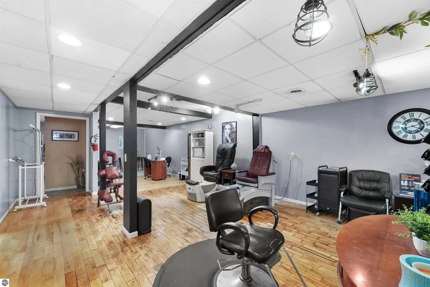 Historical Building (2,050 SF) and Business (Hair Salon)