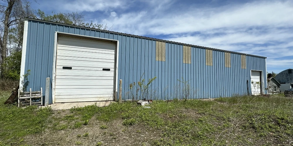 157-171 Willow Rd - 1,874+/- SF Junkyard Property