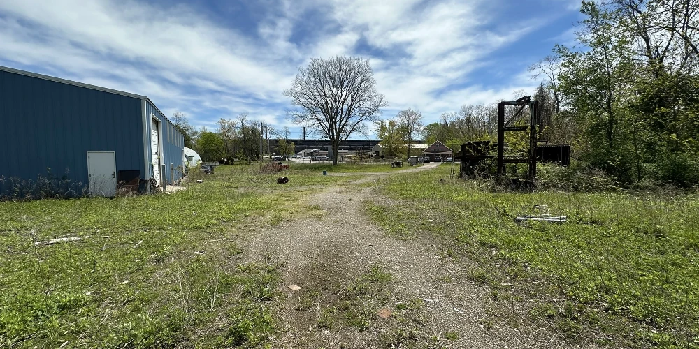 157-171 Willow Rd - 1,874+/- SF Junkyard Property