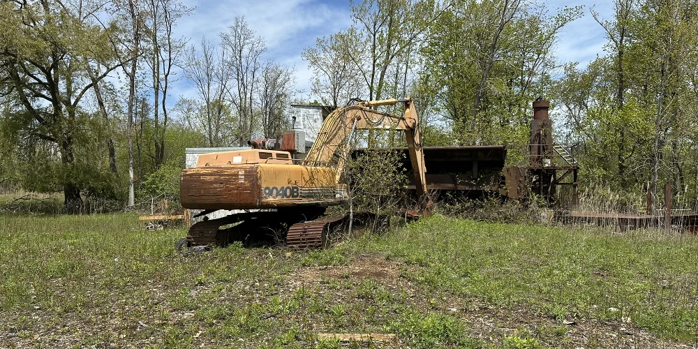 157-171 Willow Rd - 1,874+/- SF Junkyard Property