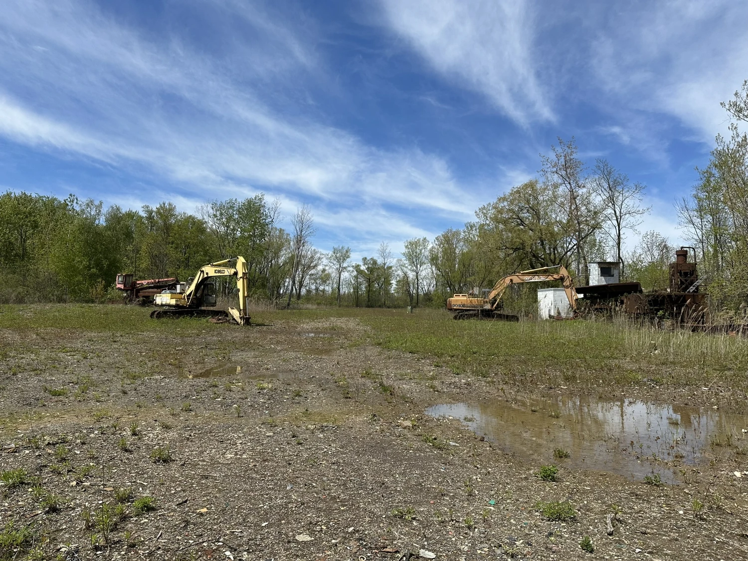 157-171 Willow Rd - 1,874+/- SF Junkyard Property