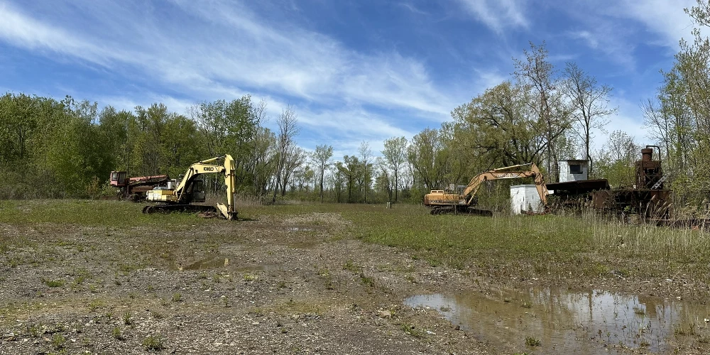 157-171 Willow Rd - 1,874+/- SF Junkyard Property