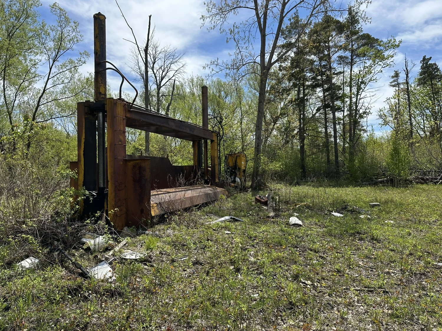 157-171 Willow Rd - 1,874+/- SF Junkyard Property