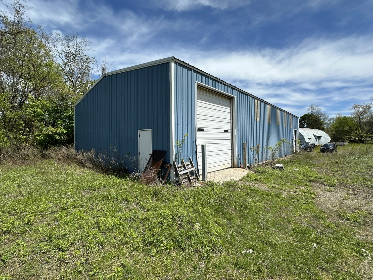 157-171 Willow Rd - 1,874+/- SF Junkyard Property