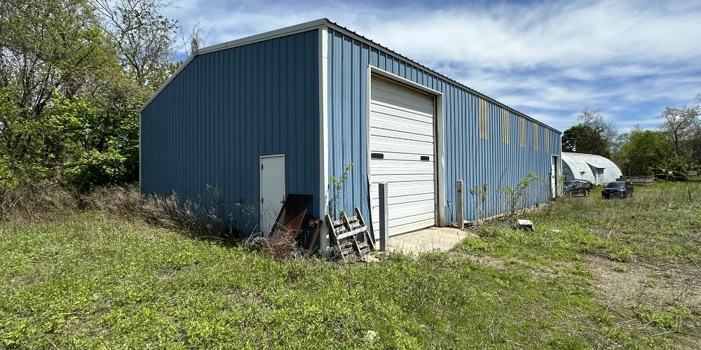 157-171 Willow Rd - 1,874+/- SF Junkyard Property