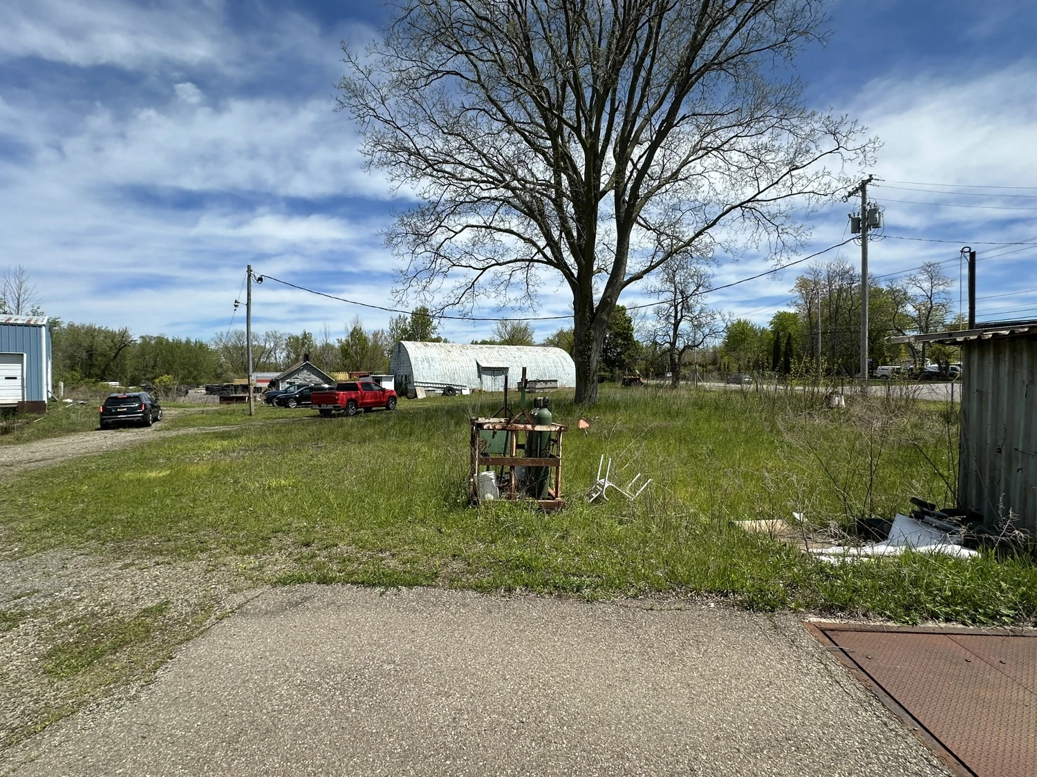 157-171 Willow Rd - 1,874+/- SF Junkyard Property