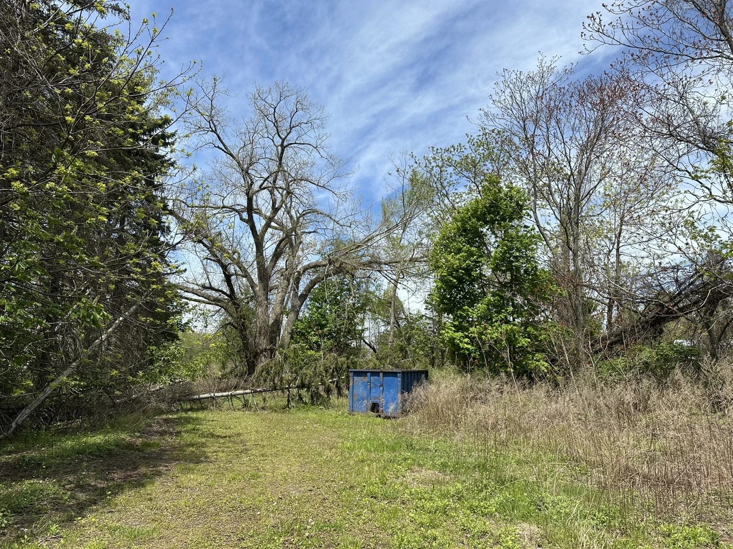 157-171 Willow Rd - 1,874+/- SF Junkyard Property