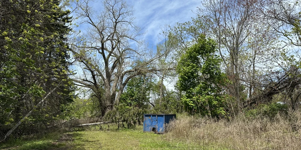 157-171 Willow Rd - 1,874+/- SF Junkyard Property