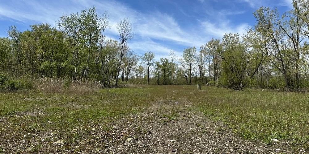 157-171 Willow Rd - 1,874+/- SF Junkyard Property