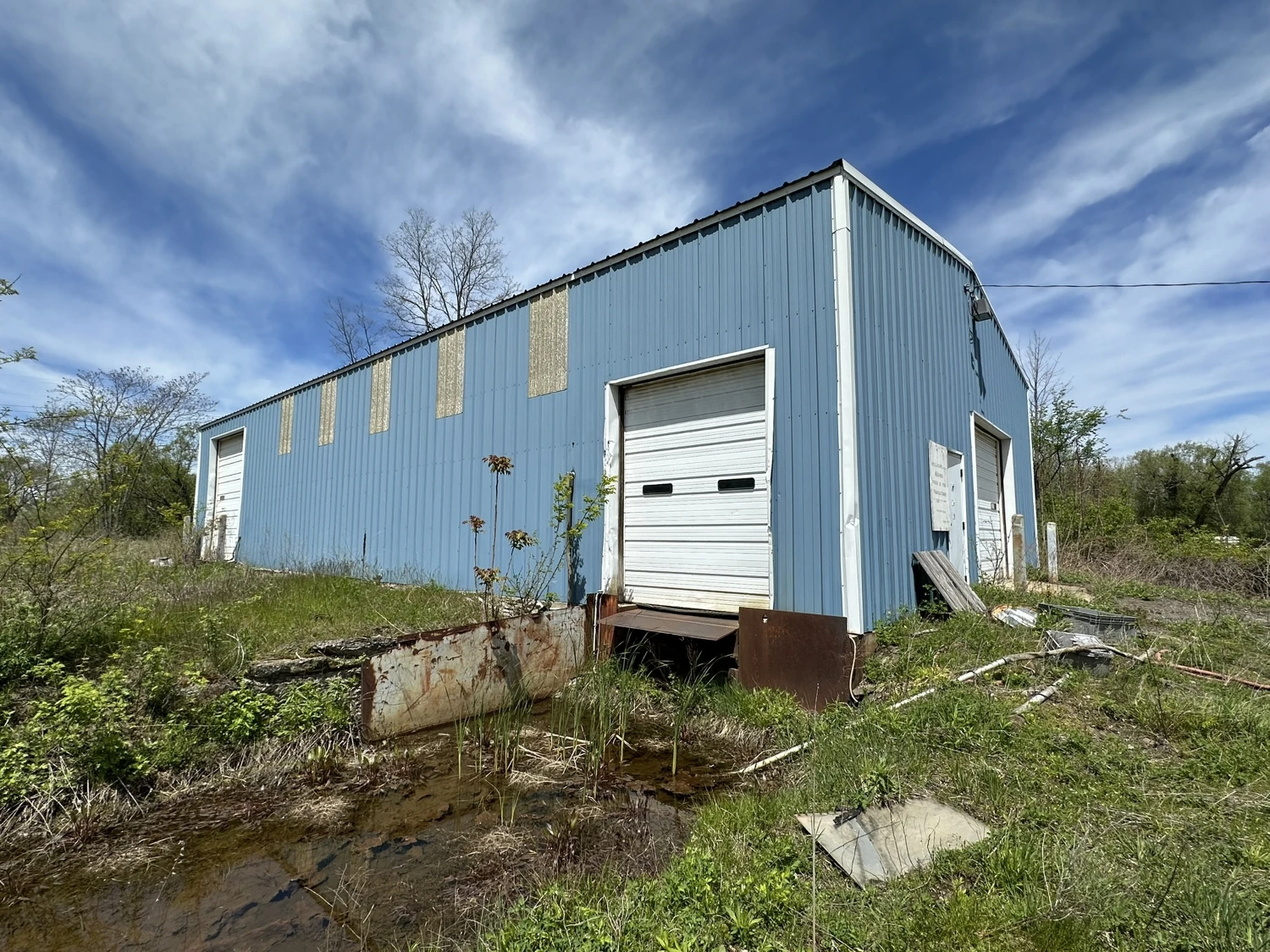 157-171 Willow Rd - 1,874+/- SF Junkyard Property