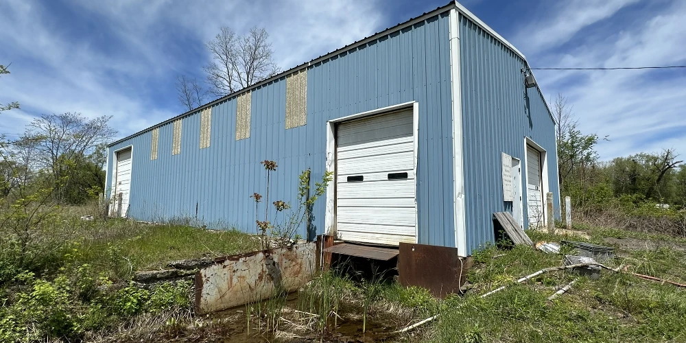 157-171 Willow Rd - 1,874+/- SF Junkyard Property