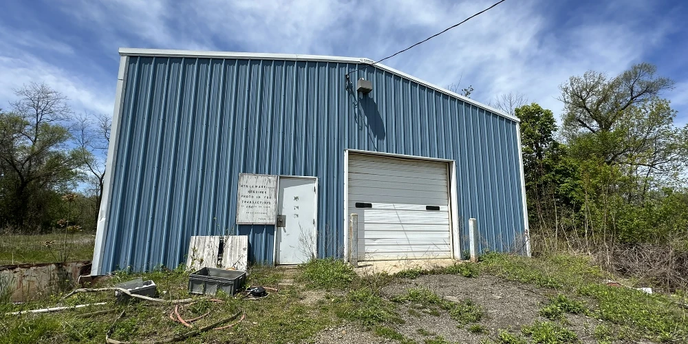 157-171 Willow Rd - 1,874+/- SF Junkyard Property
