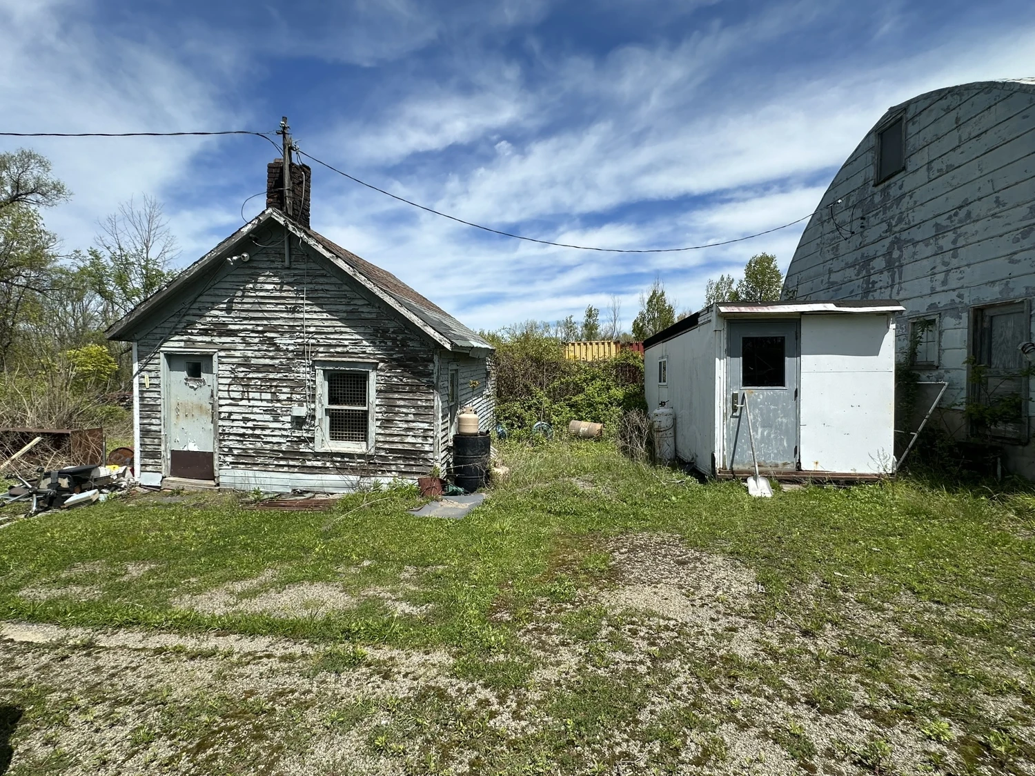 157-171 Willow Rd - 1,874+/- SF Junkyard Property
