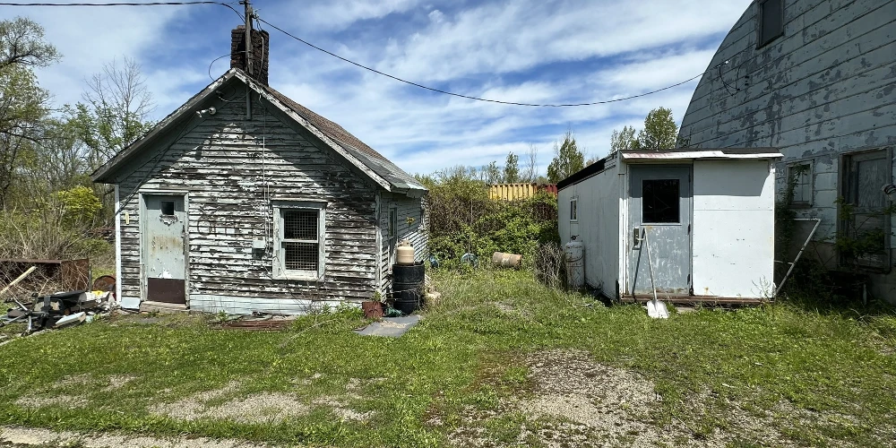 157-171 Willow Rd - 1,874+/- SF Junkyard Property