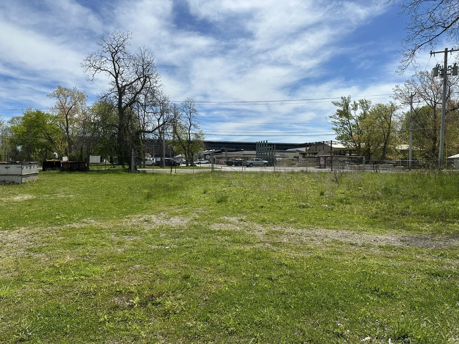 157-171 Willow Rd - 1,874+/- SF Junkyard Property