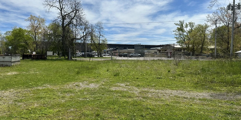 157-171 Willow Rd - 1,874+/- SF Junkyard Property