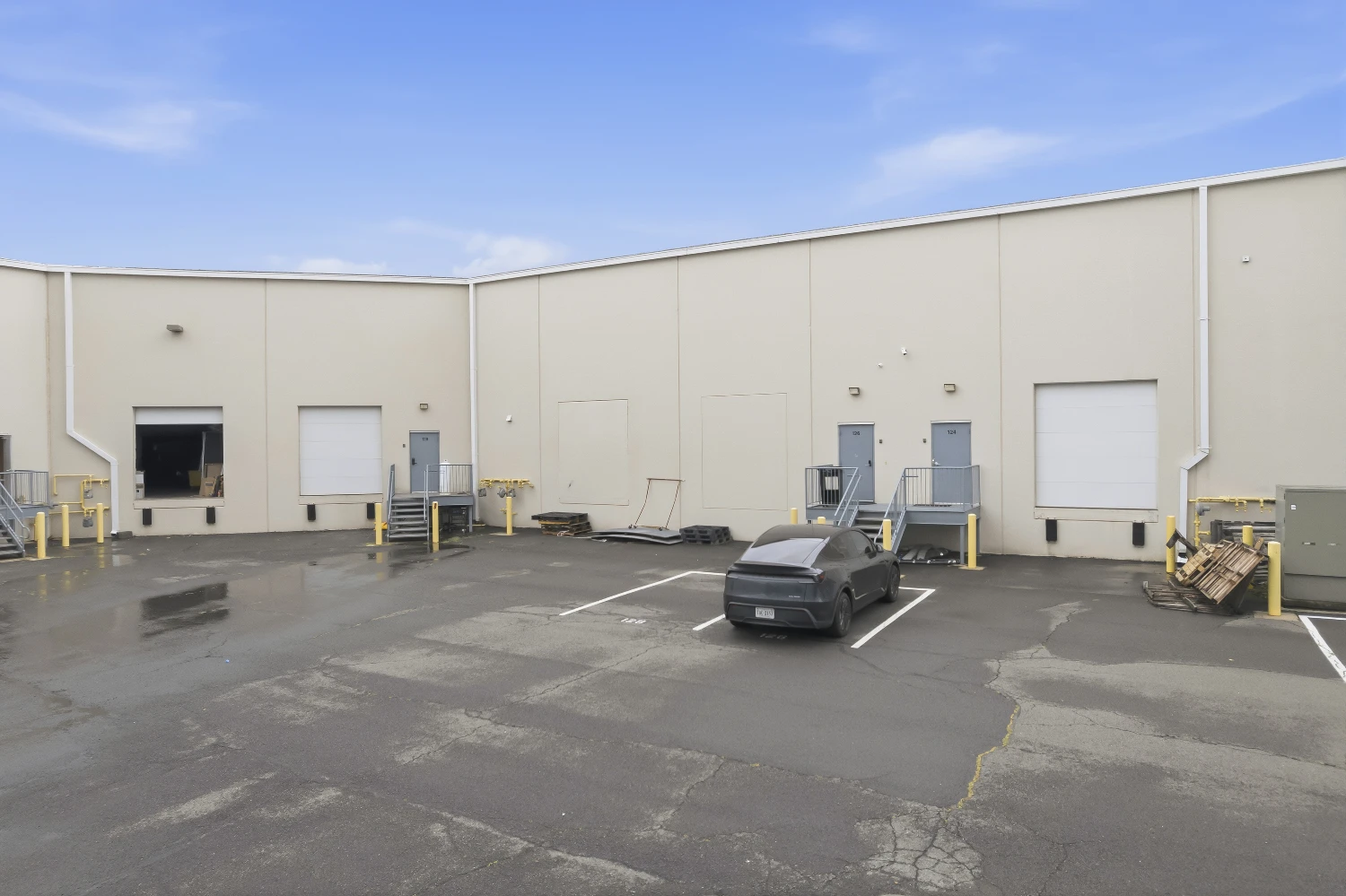 25,050 SF Industrial Flex | Owner-User Opportunity