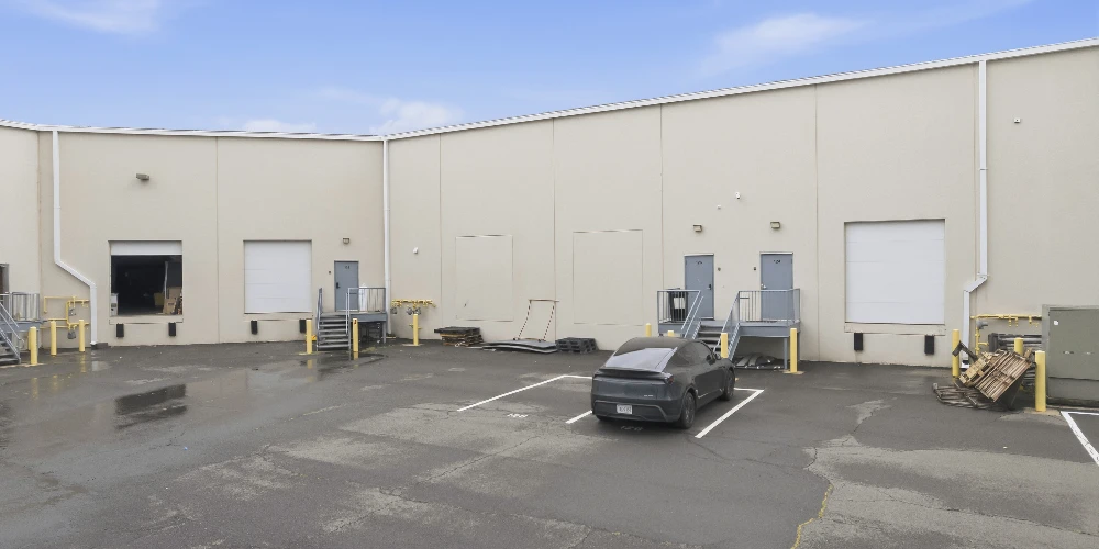25,050 SF Industrial Flex | Owner-User Opportunity