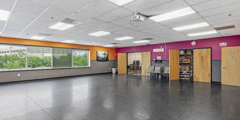 25,050 SF Industrial Flex | Owner-User Opportunity