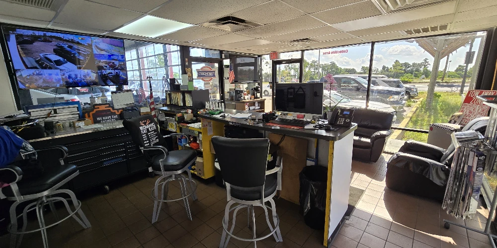Turnkey Auto Repair Facility on US Hwy 19 | High Visibility & 7 Drive-In Bays