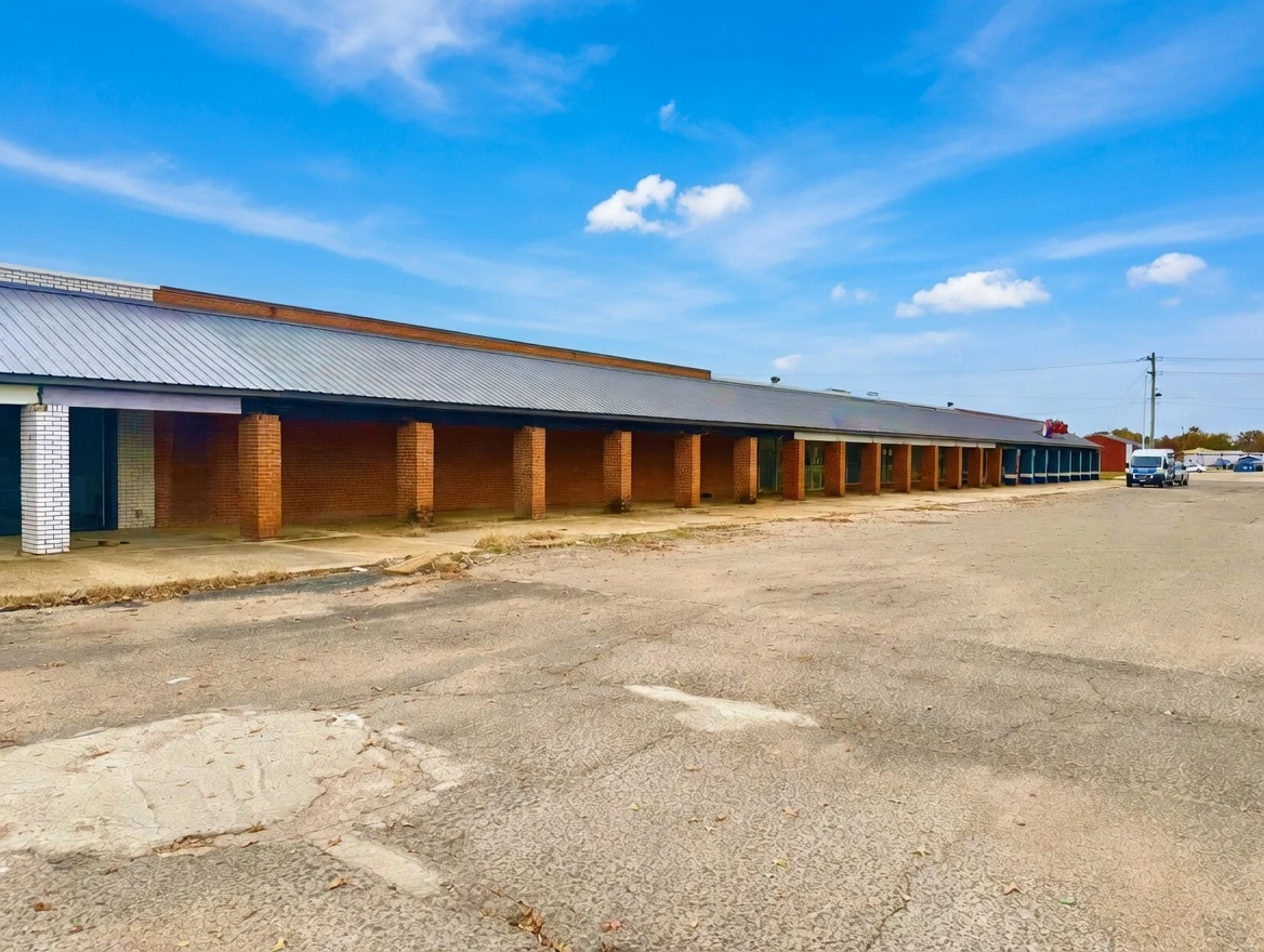 1100-1120 N. Douglass St.