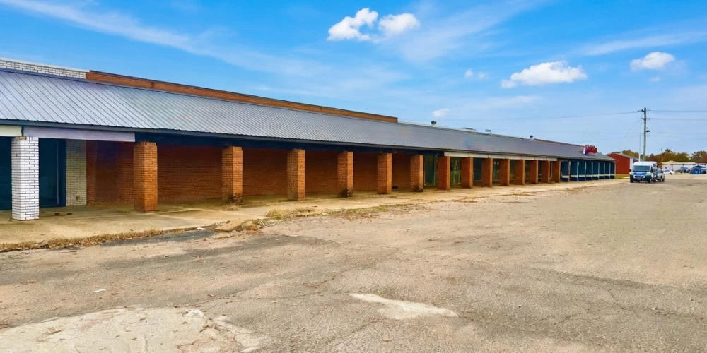 1100-1120 N. Douglass St.