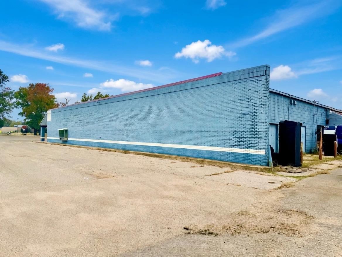 1100-1120 N. Douglass St.