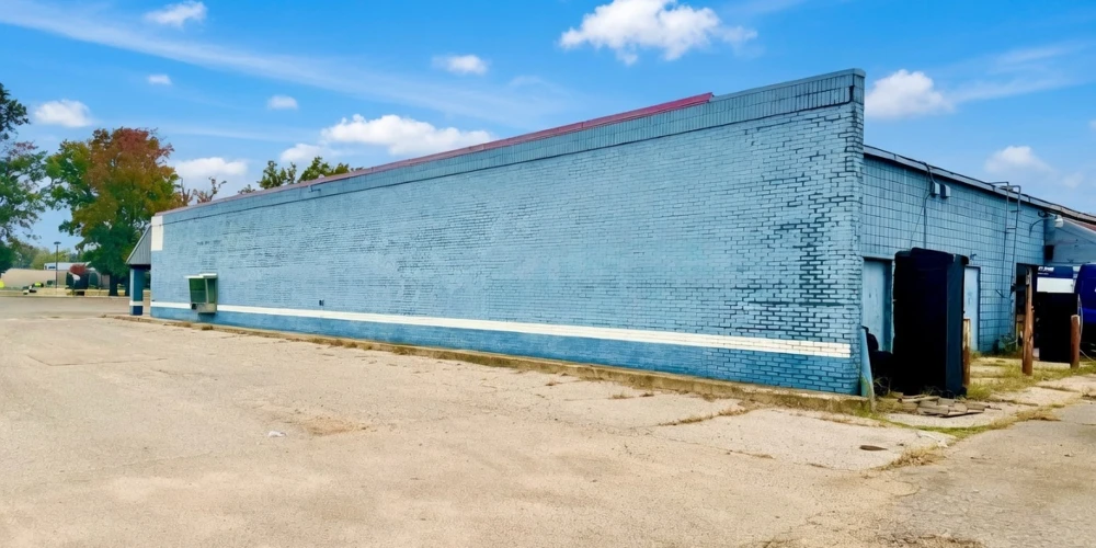 1100-1120 N. Douglass St.