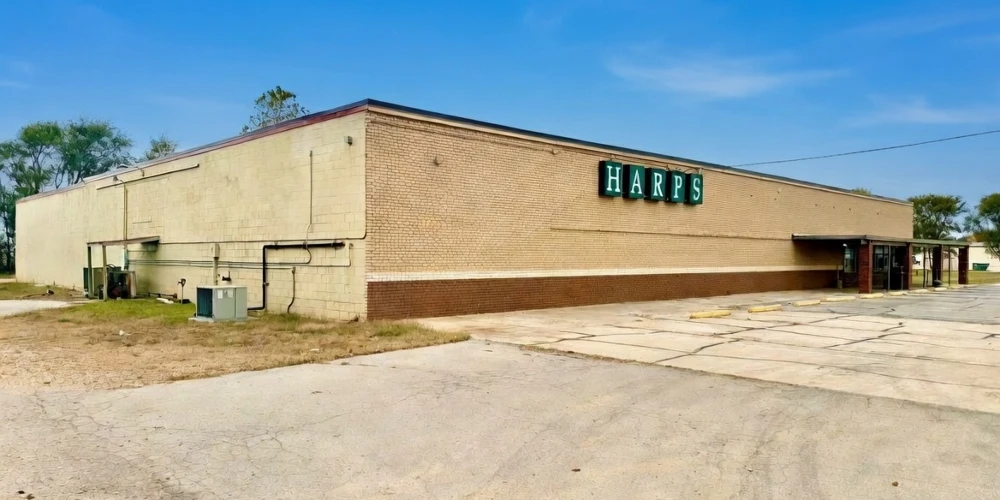 881 S. Walnut St.
