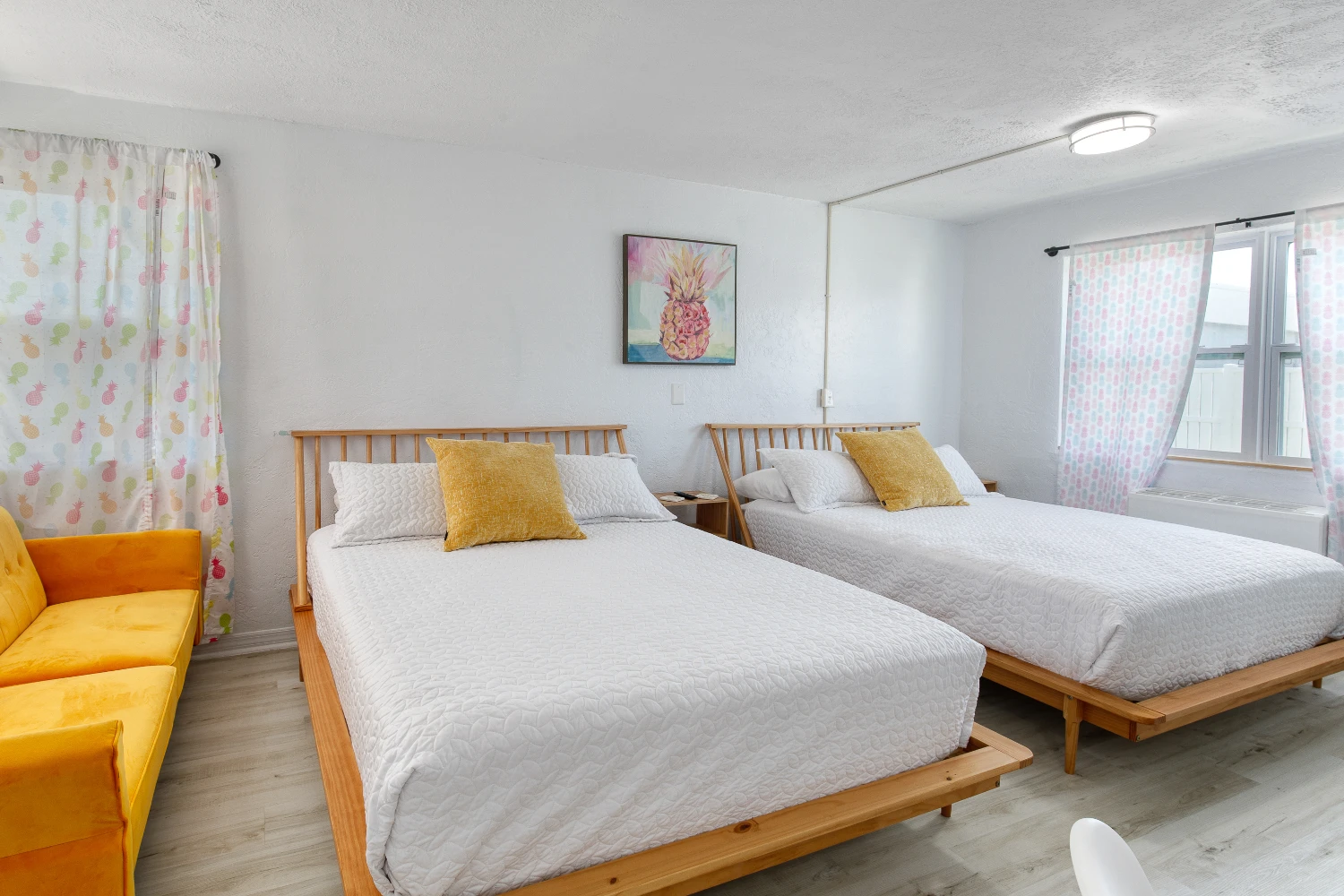 Pineapple Shores Motel