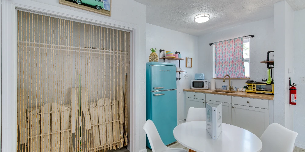 Pineapple Shores Motel