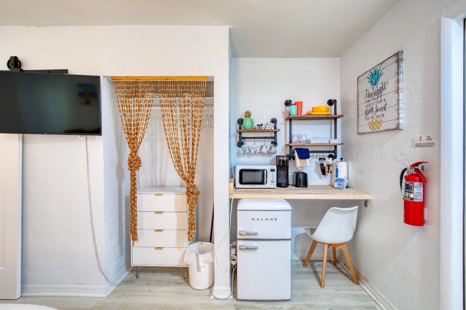 Pineapple Shores Motel