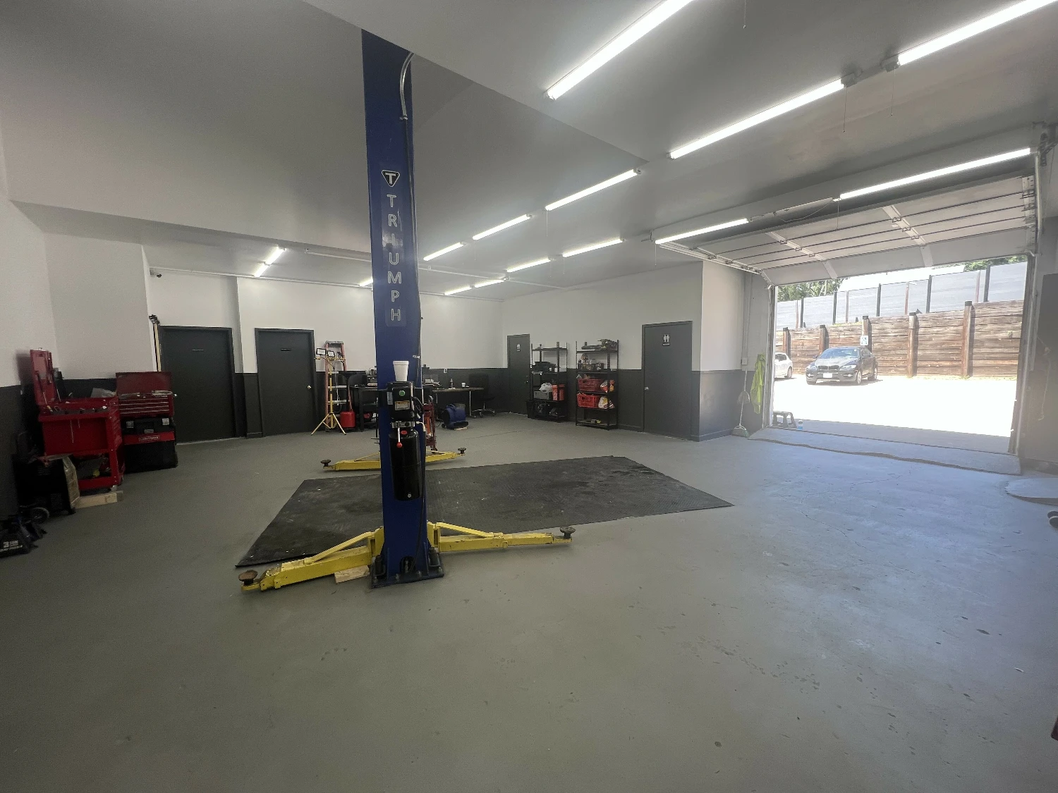 72nd Blondo Retail