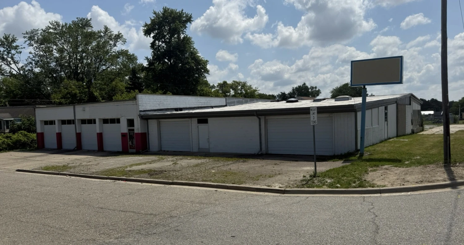Pontiac - Freestanding Light Industrial/Automotive Warehouse