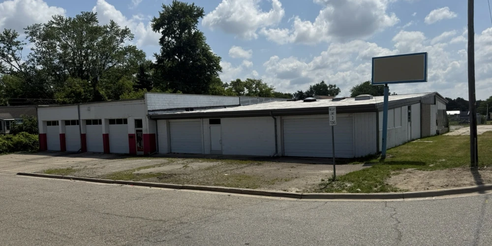 Pontiac - Freestanding Light Industrial/Automotive Warehouse