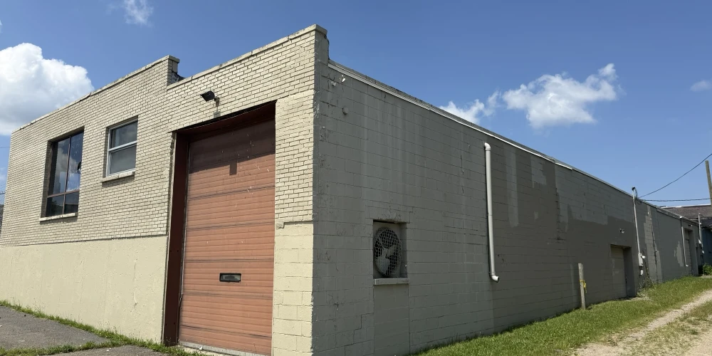 Pontiac - Freestanding Light Industrial/Automotive Warehouse