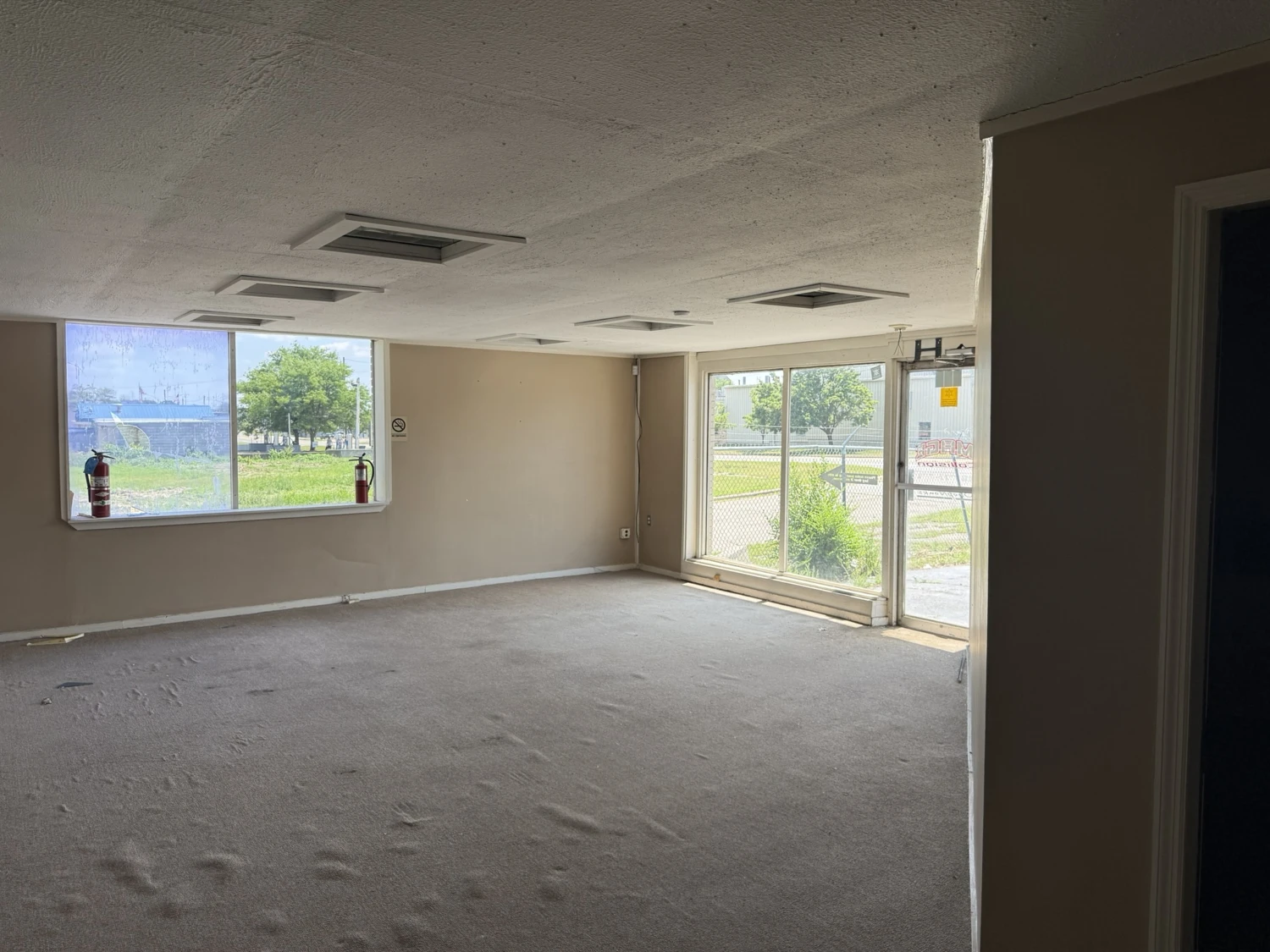 Pontiac - Freestanding Light Industrial/Automotive Warehouse