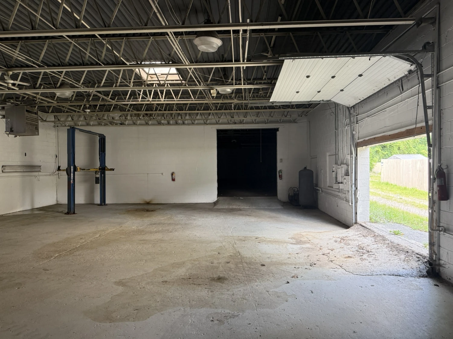 Pontiac - Freestanding Light Industrial/Automotive Warehouse