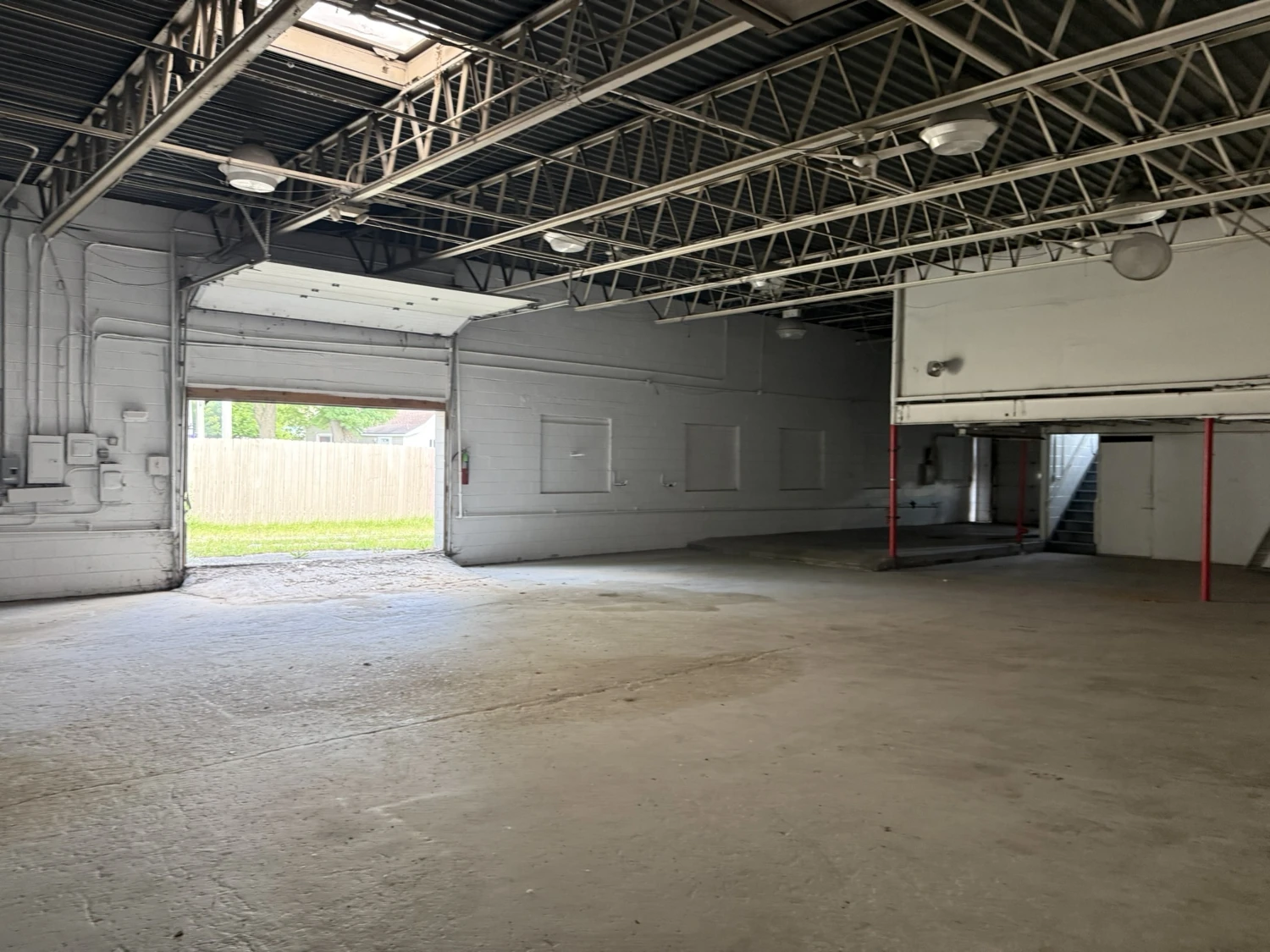 Pontiac - Freestanding Light Industrial/Automotive Warehouse