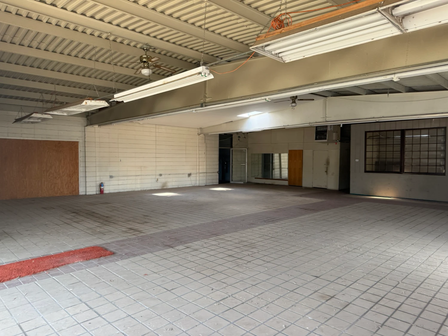Pontiac - Freestanding Light Industrial/Automotive Warehouse