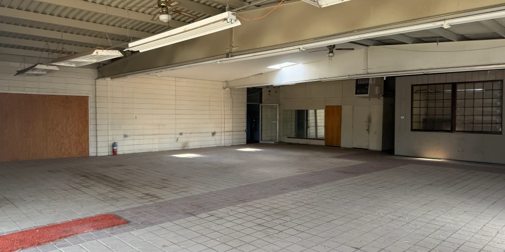 Pontiac - Freestanding Light Industrial/Automotive Warehouse