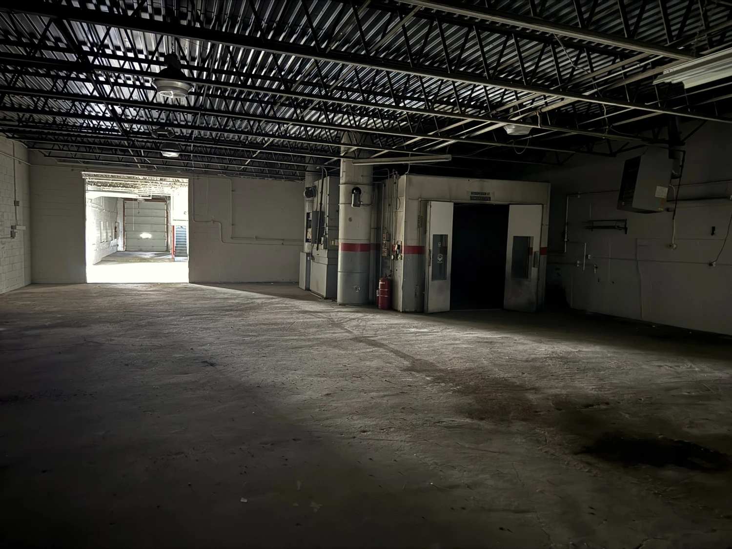 Pontiac - Freestanding Light Industrial/Automotive Warehouse