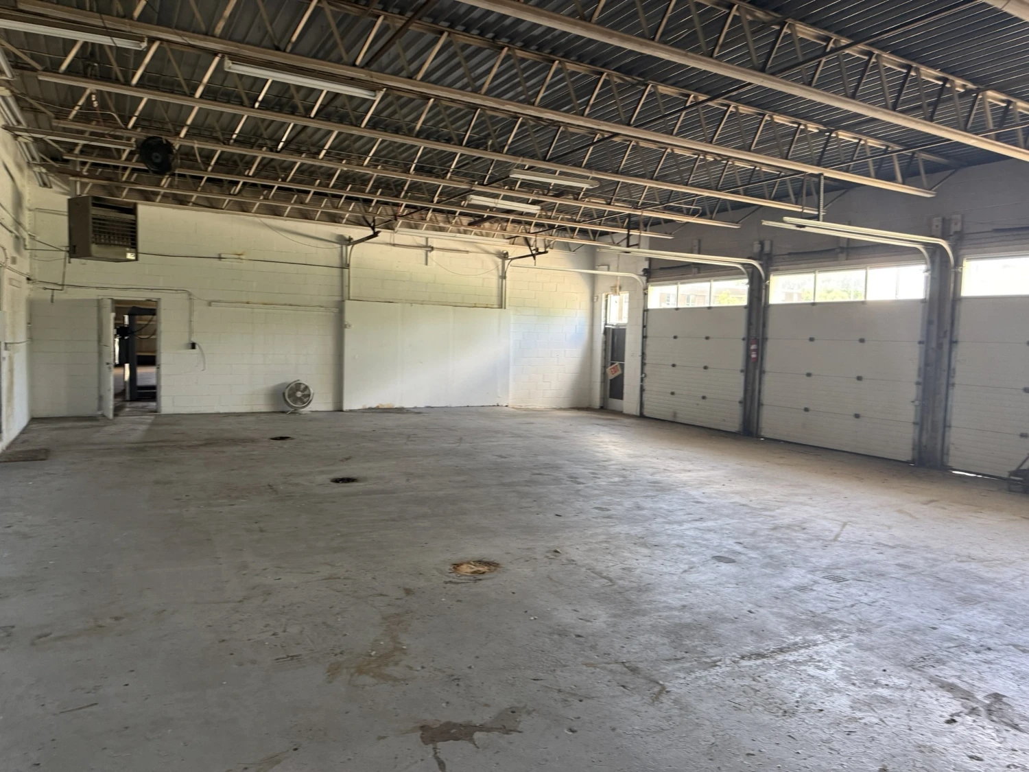 Pontiac - Freestanding Light Industrial/Automotive Warehouse