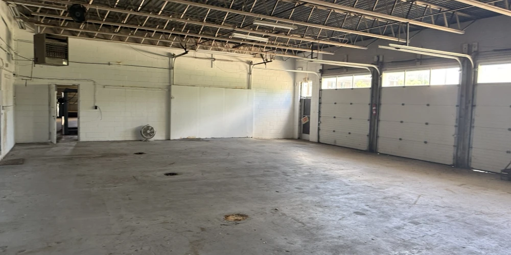 Pontiac - Freestanding Light Industrial/Automotive Warehouse