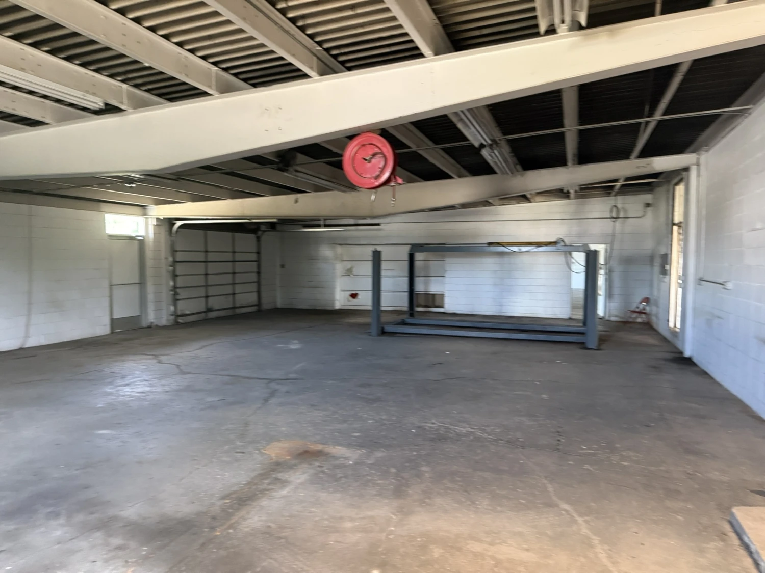 Pontiac - Freestanding Light Industrial/Automotive Warehouse