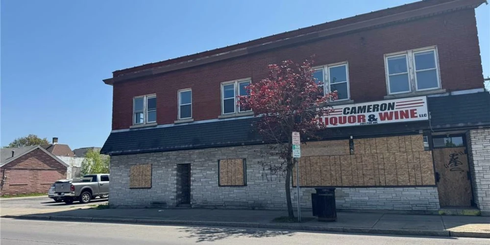 2901 Pine Ave - Investor special! Mixed-Use 5 Residential Units and Commercial Unit