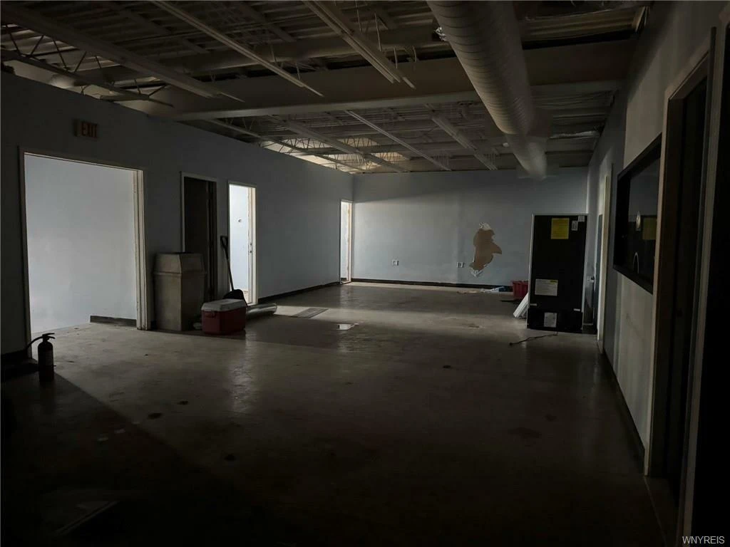 2901 Pine Ave - Investor special! Mixed-Use 5 Residential Units and Commercial Unit